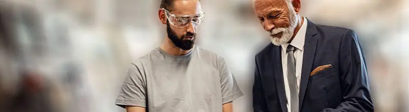 pracovníci v továrně