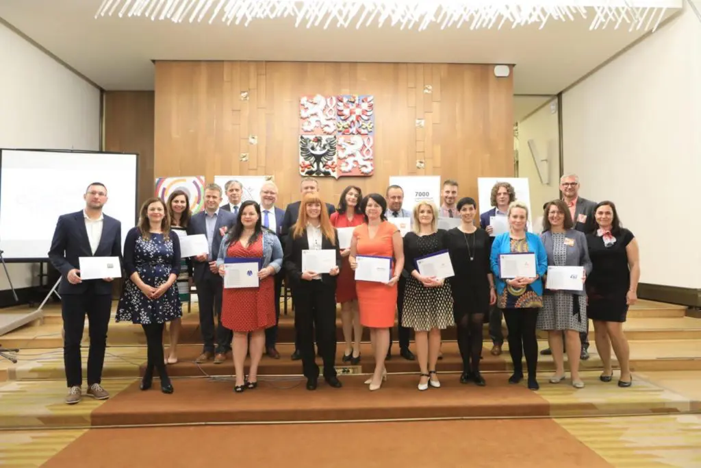 všichni signatáři dohromady