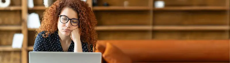 otrávená zaměstnankyně